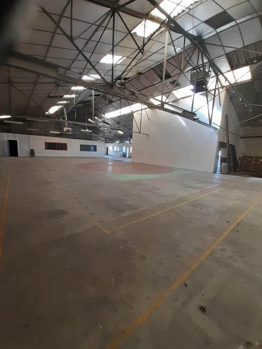 Office in Villeurbanne for lease Interior Photo- Image 1 of 3