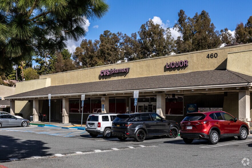 420-468 S Anaheim Hills Rd, Anaheim Hills, CA à louer - Photo du bâtiment - Image 3 de 9