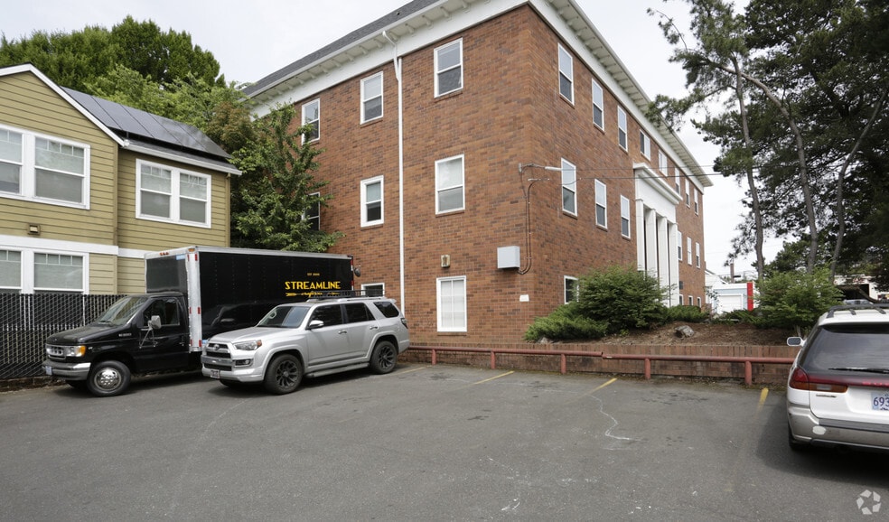 4531 SE Belmont St, Portland, OR à louer - Photo du bâtiment - Image 2 de 7