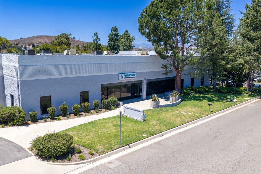 2121 Union Pl, Simi Valley, CA for lease - Building Photo - Image 1 of 3