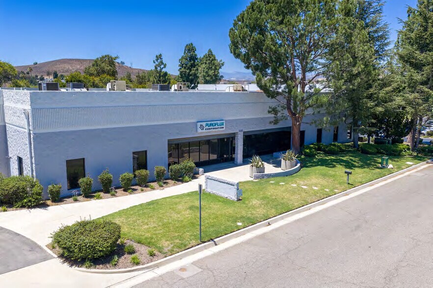 2121 Union Pl, Simi Valley, CA à louer - Photo du bâtiment - Image 1 de 3