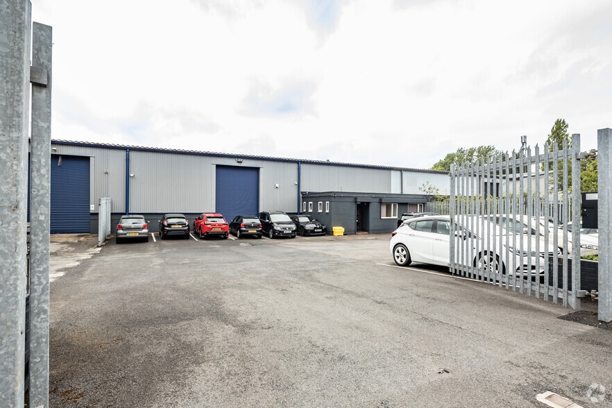 Ennis Clos, Manchester for lease - Building Photo - Image 3 of 7