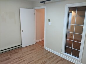 701 Rue Dubois, St-Eustache, QC for lease Interior Photo- Image 1 of 10