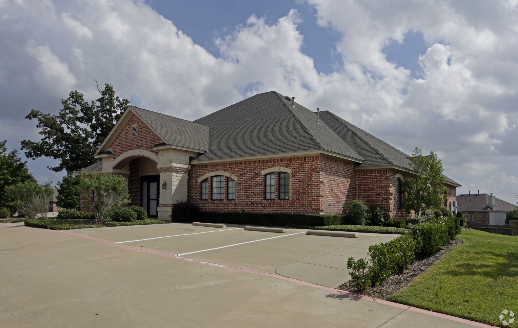 1209 Bent Oaks Ct, Denton, TX for lease Primary Photo- Image 1 of 5