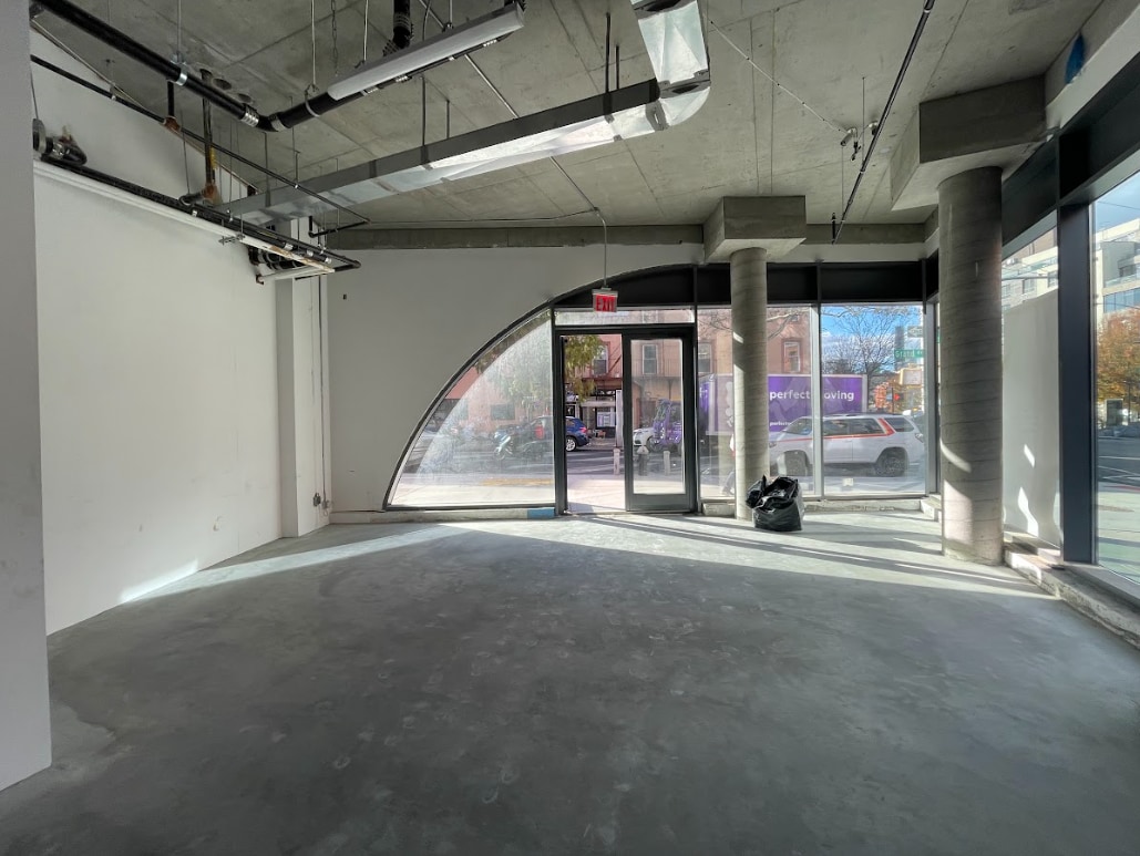 Retail in for lease Interior Photo- Image 1 of 3