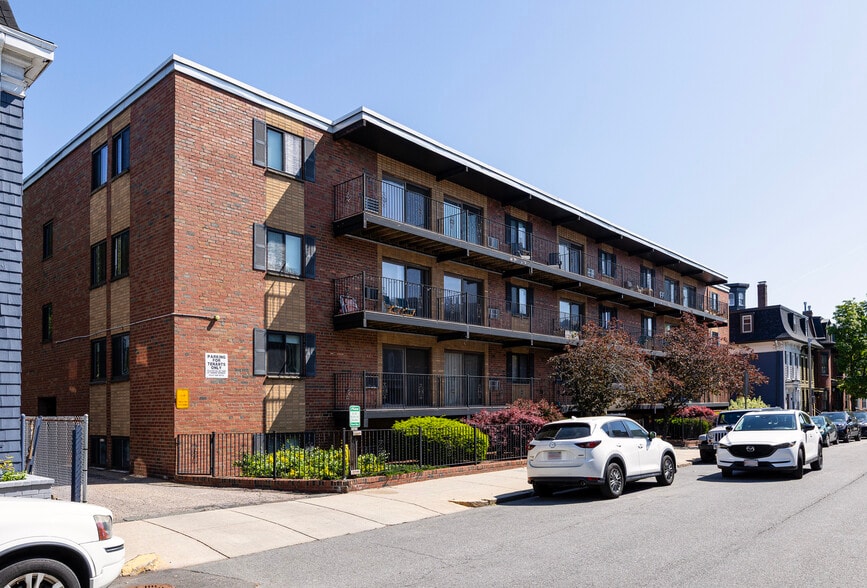 Castle Island Portfolio portfolio of 4 properties for sale on LoopNet.ca - Building Photo - Image 2 of 7