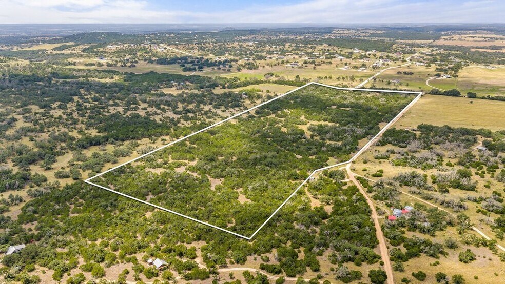 1984 Grape Creek rd, Fredericksburg, TX à vendre - Photo du bâtiment - Image 2 de 36