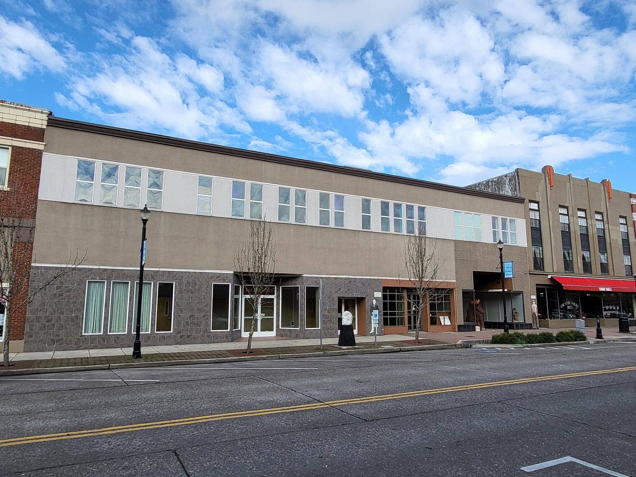 1315 Commerce Ave, Longview, WA for lease Primary Photo- Image 1 of 13