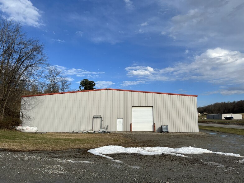2971 Pittsburgh Rd, Perryopolis, PA à louer - Photo du bâtiment - Image 2 de 8