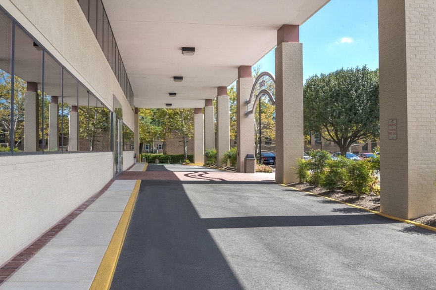 8230 Old Courthouse Rd, Vienna, VA for lease - Building Photo - Image 2 of 8