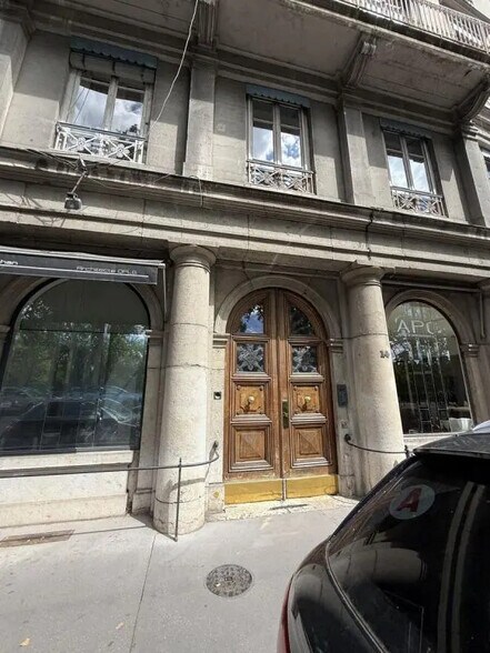 Retail in Lyon for sale - Building Photo - Image 1 of 6