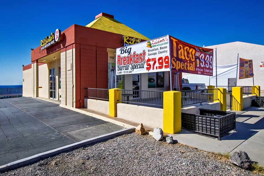 25 Acoma Blvd N, Lake Havasu City, AZ à vendre - Photo du bâtiment - Image 2 de 5