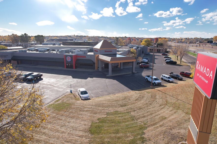 1301 W Russell St, Sioux Falls, SD for sale - Building Photo - Image 1 of 14