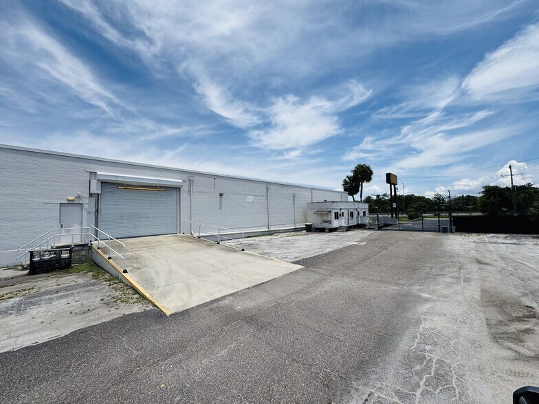 4700 Walgreen Rd, Jacksonville, FL à louer - Photo du bâtiment - Image 3 de 6