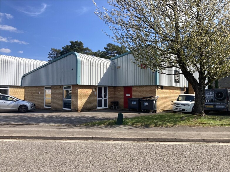 12A-12B Black Moor Rd, Verwood for lease - Building Photo - Image 2 of 2