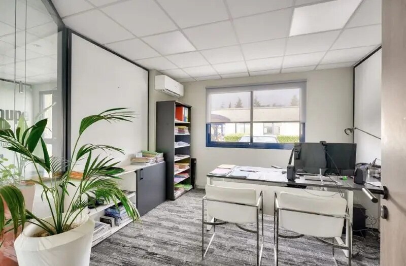 Le Favier, Saint-Genis-Laval for lease - Building Photo - Image 3 of 23