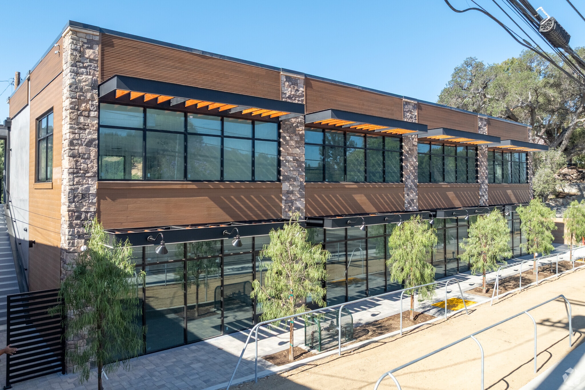 9668 Sunland Blvd, Shadow Hills, CA for lease Building Photo- Image 1 of 32