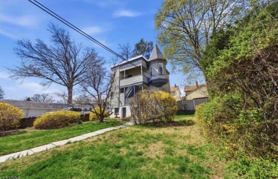 27 Longview St, West Orange, NJ à vendre - Photo du bâtiment - Image 2 de 3
