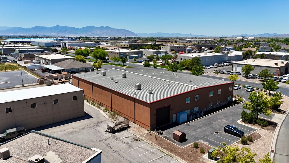 190 N Cutler Dr, North Salt Lake, UT à louer - Photo du bâtiment - Image 3 de 28