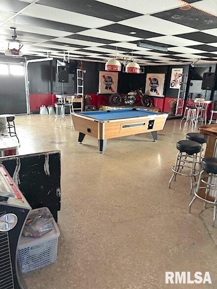 6173 Bayer Cir, Carterville, IL à vendre - Photo du bâtiment - Image 3 de 12