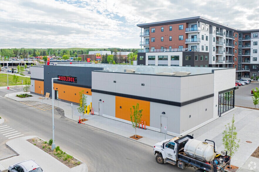Northland Dr NW, Calgary, AB à vendre - Photo du bâtiment - Image 3 de 3