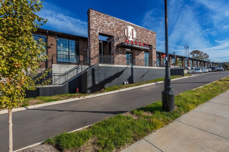 3814 Charlotte Ave, Nashville, TN for lease - Building Photo - Image 2 of 13