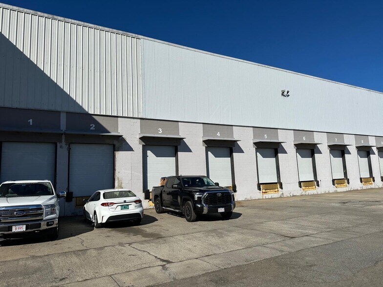 58 R Pulaski St, Peabody, MA à louer - Photo du bâtiment - Image 2 de 9