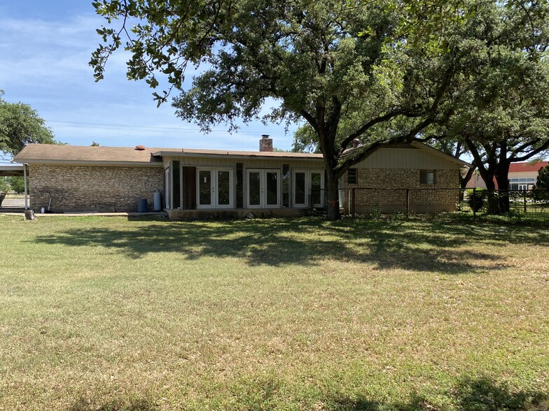 2105 Lynnbrook Dr, Austin, TX à vendre - Photo du bâtiment - Image 1 de 1