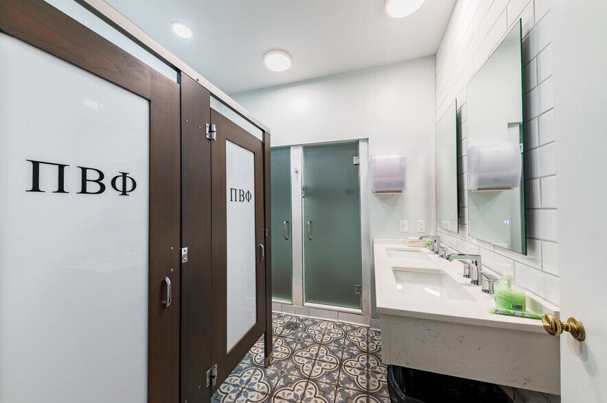 1493 University Ave, Morgantown, WV à louer - Photo du bâtiment - Image 2 de 34