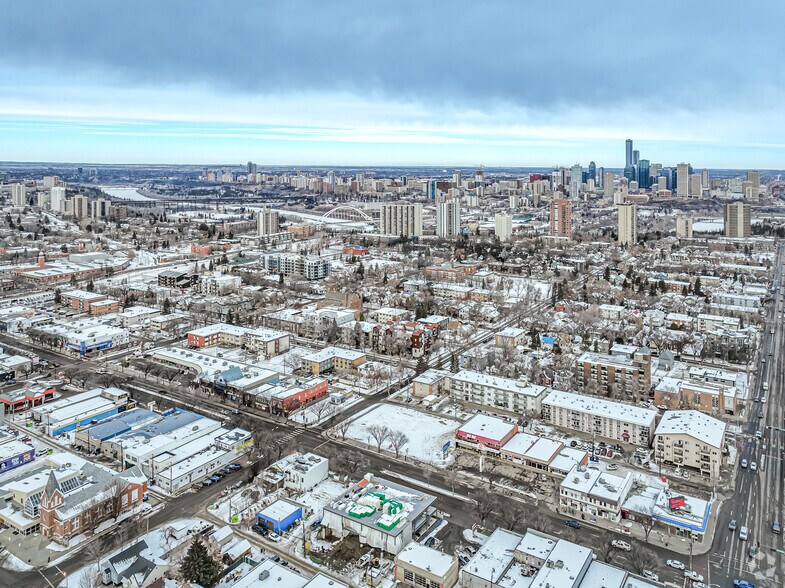 10011 82nd Ave NW, Edmonton, AB à louer - Aérien - Image 3 de 4
