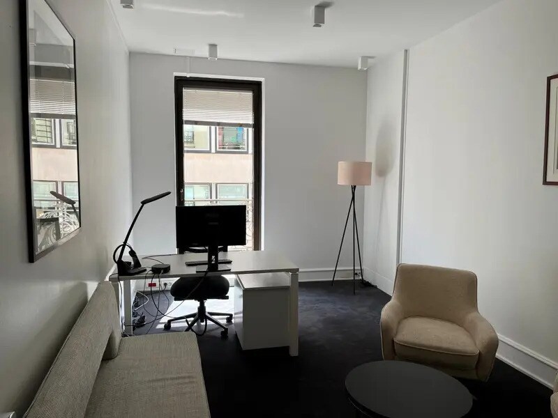 40 Rue La Pérouse, Paris for lease Interior Photo- Image 1 of 4