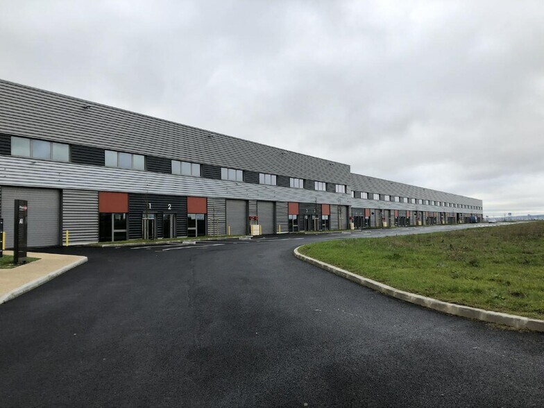 Flex dans Le Thillay à louer - Photo du bâtiment - Image 3 de 10