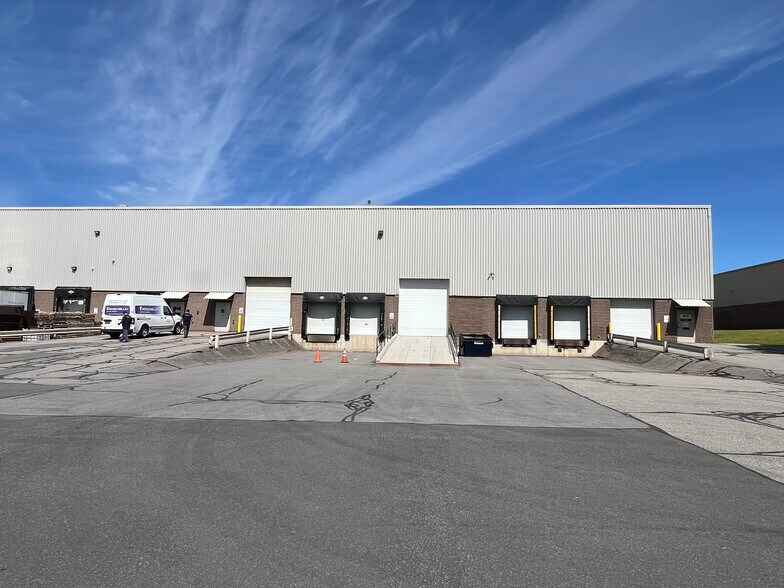 30 Post Rd, Colonie, NY à louer - Photo du bâtiment - Image 3 de 8