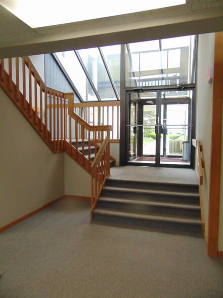 509 Stillwells Corner Rd, Freehold, NJ for lease - Building Photo - Image 3 of 19