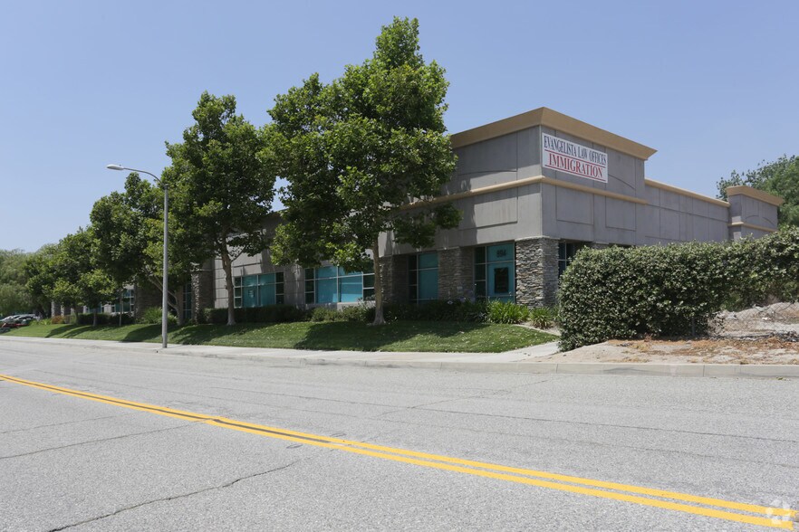 894 Hardt St, San Bernardino, CA à louer - Photo du bâtiment - Image 2 de 5