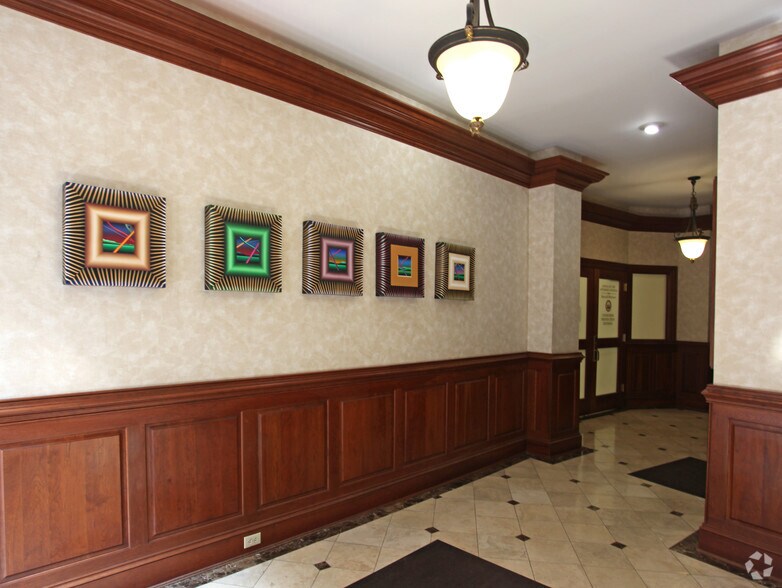 812 Quarrier St, Charleston, WV à louer - Photo intérieure - Image 2 de 8