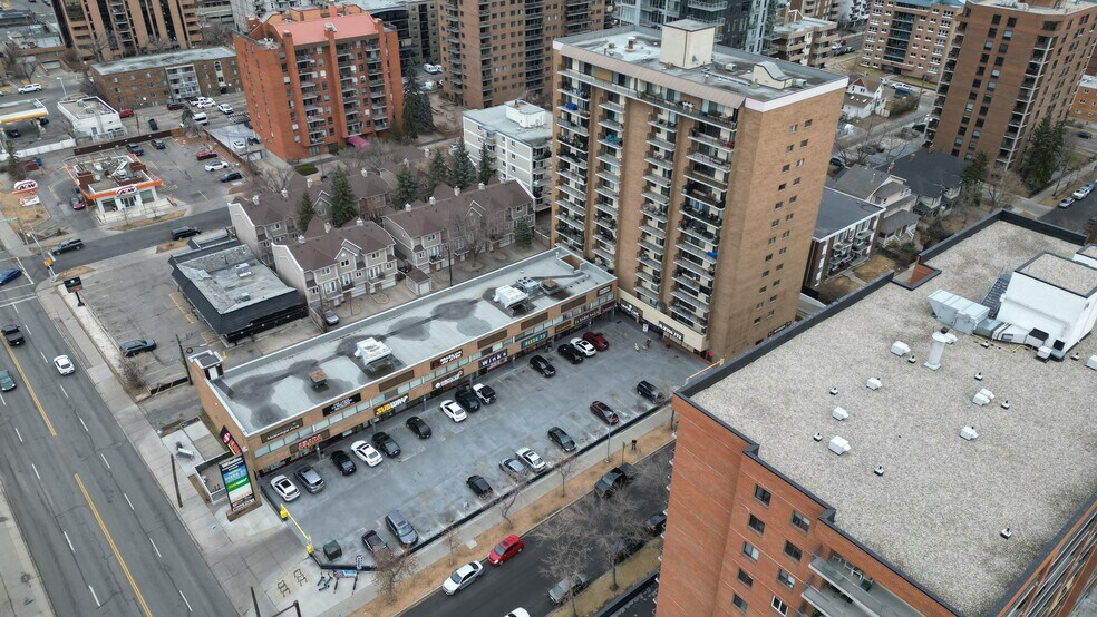 1330 15 Ave SW, Calgary, AB à louer - Photo du bâtiment - Image 3 de 12
