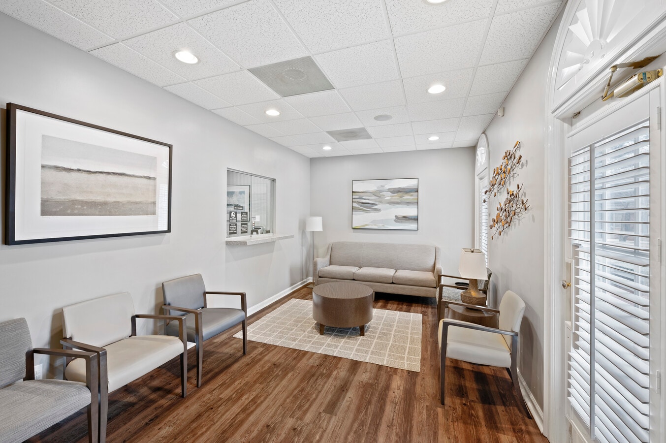 1348 Matthews Township Pky, Matthews, NC 28105 - Unité 100 & 101 -  - Photo intérieure - Image 1 of 18