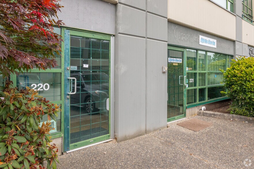 17 Fawcett Rd, Coquitlam, BC à louer - Photo du bâtiment - Image 2 de 36