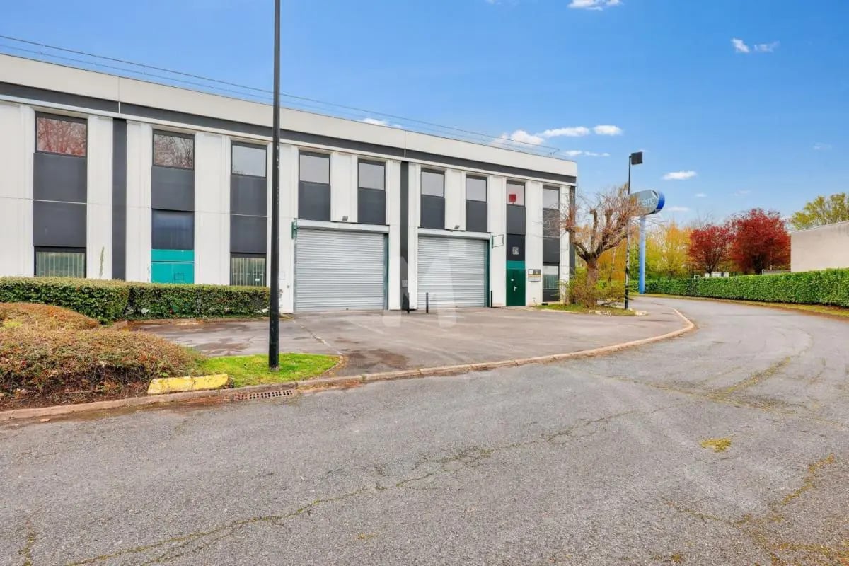 Flex in Verrières-le-Buisson for lease Building Photo- Image 1 of 12