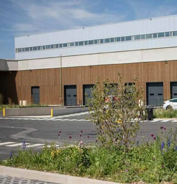 Flex dans Tremblay-en-France à louer - Photo du bâtiment - Image 3 de 4