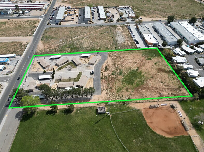 21905 Powhattan Rd, Apple Valley, CA à vendre - Photo du bâtiment - Image 2 de 6