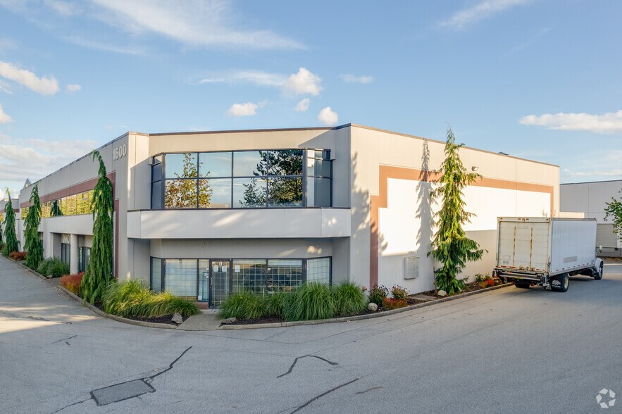 1600-1610 Derwent Way, Delta, BC à vendre - Photo du bâtiment - Image 2 de 16