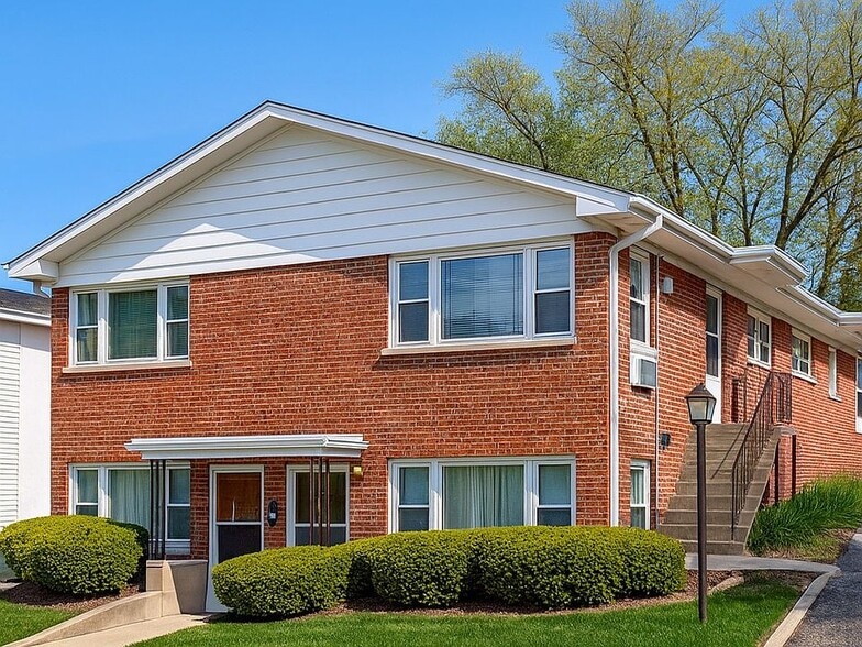 921 College Ave, Wheaton, IL for sale - Building Photo - Image 1 of 1