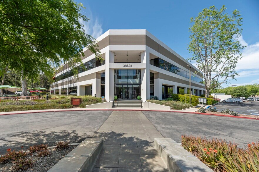 30501 Agoura Rd, Agoura Hills, CA à louer - Photo du bâtiment - Image 1 de 22