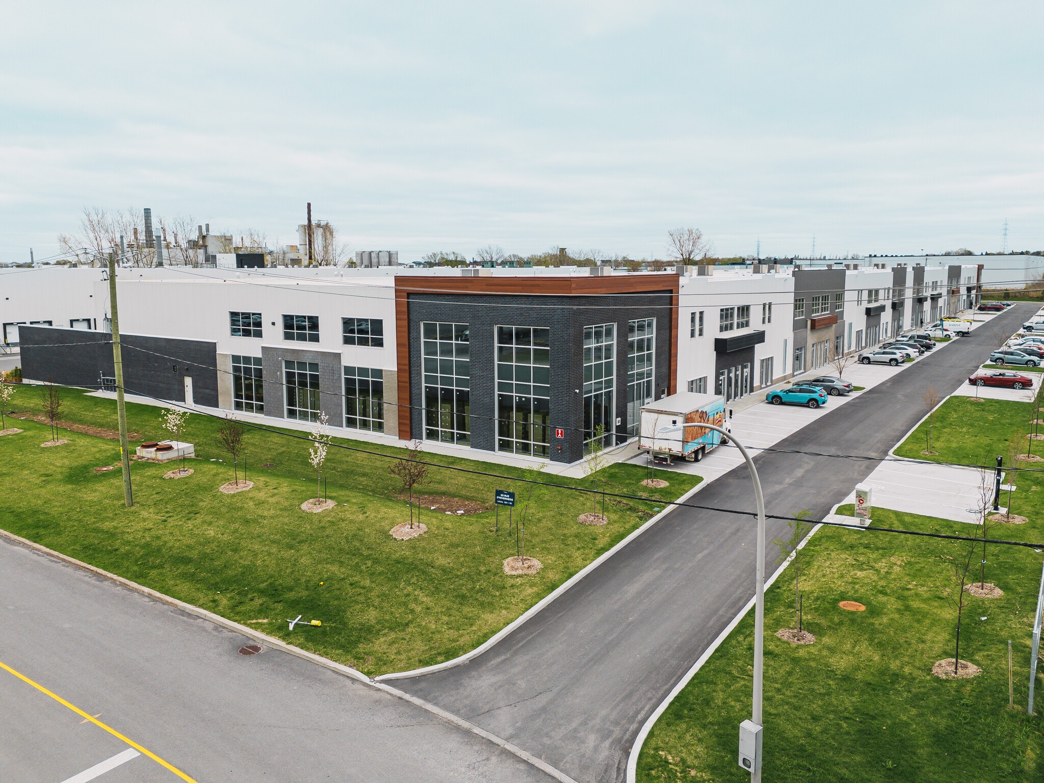 156 Av D'Iberia, Candiac, QC for lease Primary Photo- Image 1 of 5