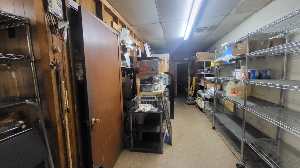 49 Old Military, Colt, AR for lease - Interior Photo - Image 2 of 9