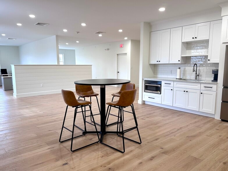 158 S Broad St, Pawcatuck, CT for lease - Interior Photo - Image 3 of 6