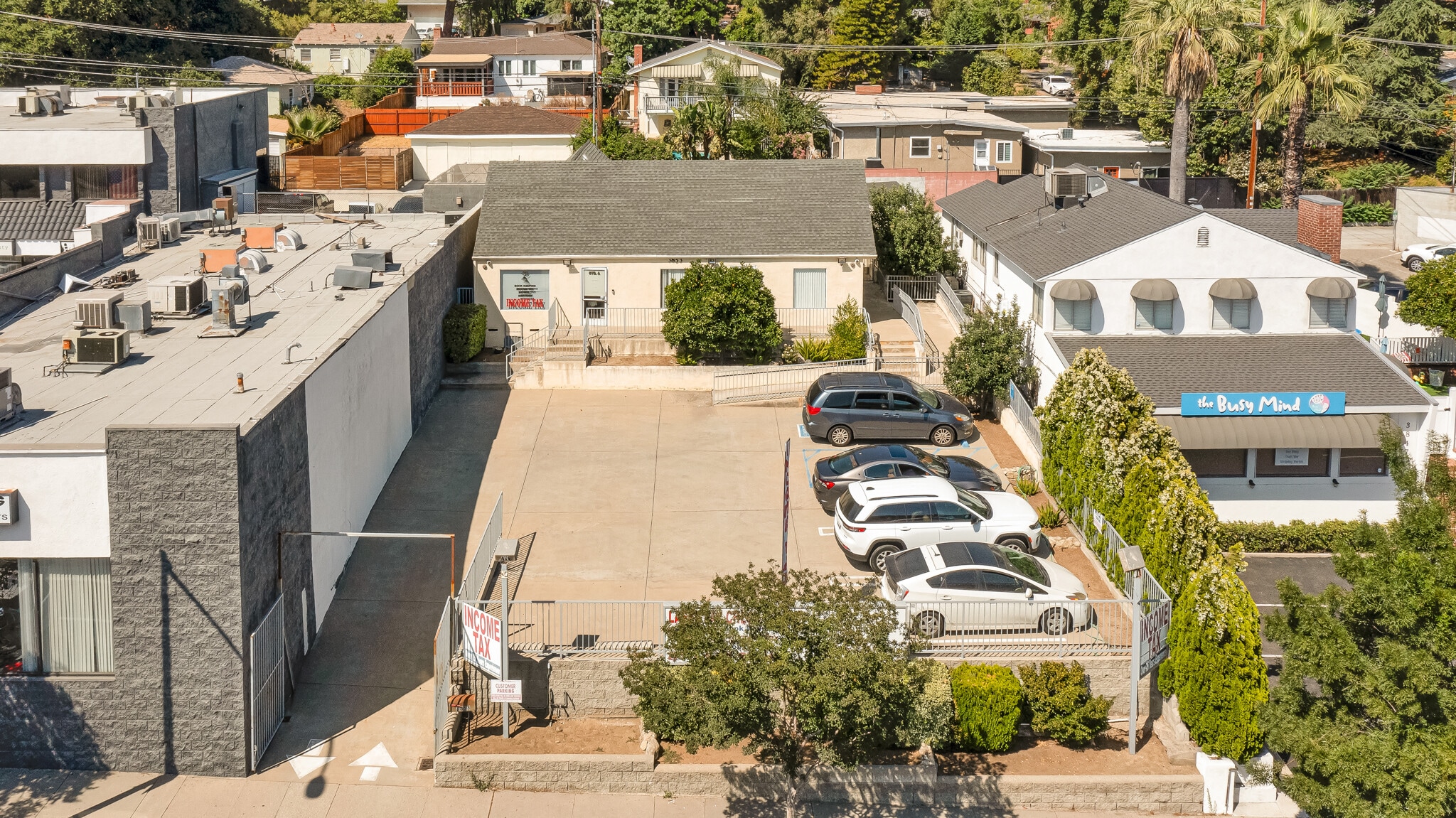 3853 Foothill Blvd, La Crescenta, CA à vendre Aérien- Image 1 de 16