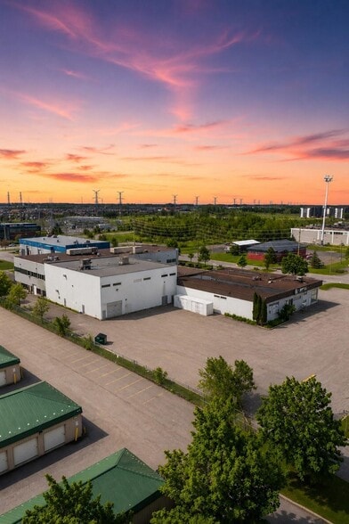 330 Vantage Dr, Ottawa, ON for sale - Building Photo - Image 1 of 12